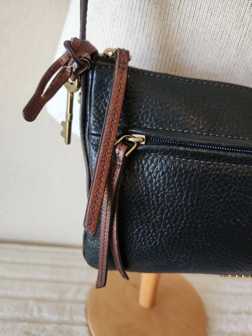 FOSSIL Black Pebbled Leather Crossbody/Shoulder Purse Adjustable Leather Strap